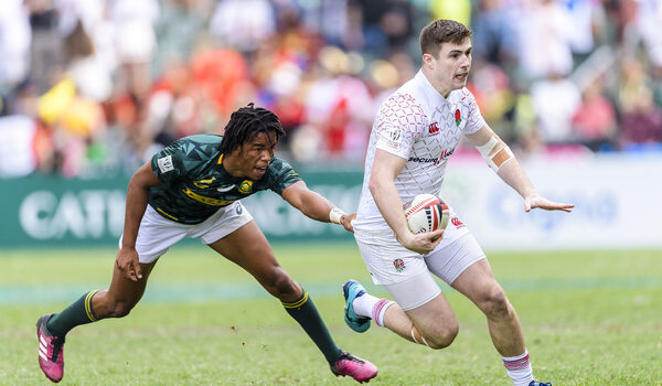 Charlton Kerr signs with Exiles